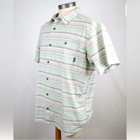 COLUMBIA Men’s Size medium in light green & gray.  Regular Fit.  Like NEW! - Picture 8 of 9